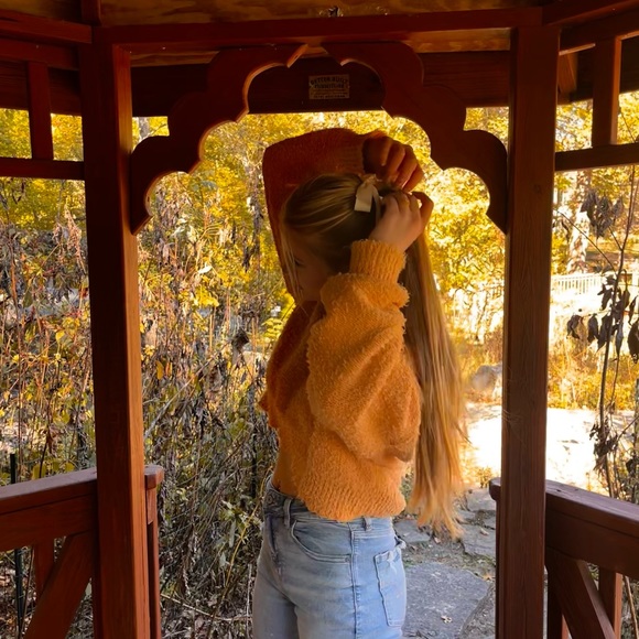 Profile Picture of Lexi Lessary (@lexilessary) on Poshmark