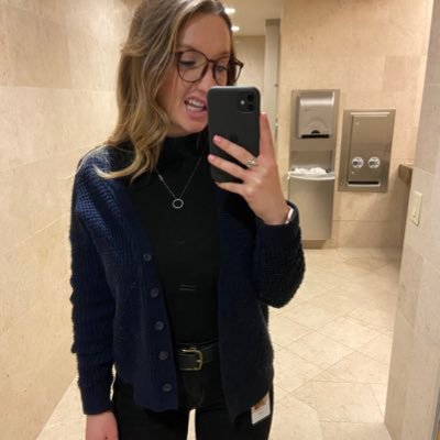 Profile Picture of Julia (@_juliacampion) on Twitter