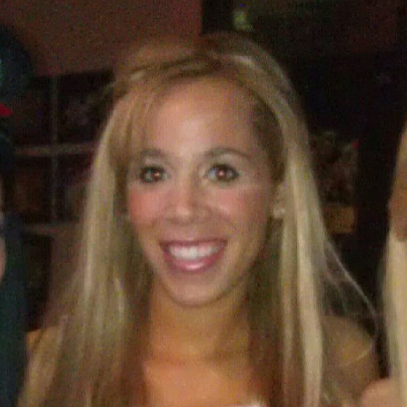 Profile Picture of Ivy Henderson (@ivyh1985) on Poshmark