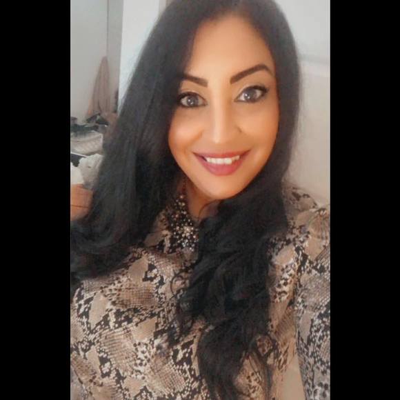 Profile Picture of Jenna Ko (@jennakoutas) on Poshmark