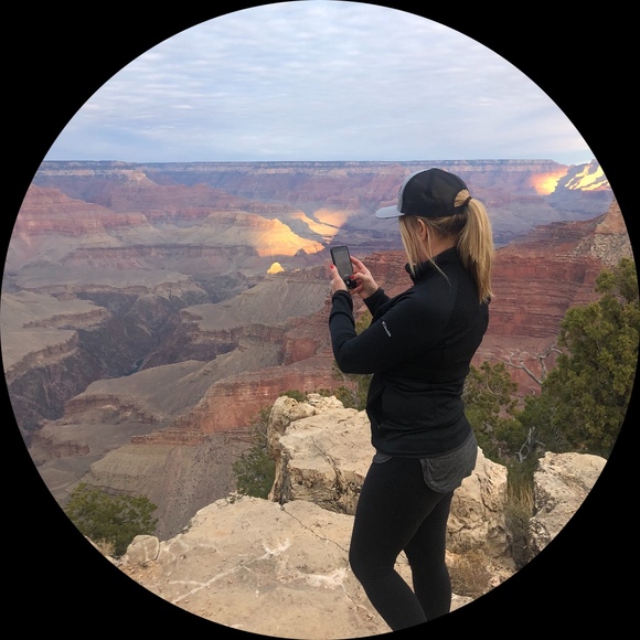 Profile Picture of Amy Palaniuk (@ajpalaniuk) on Poshmark