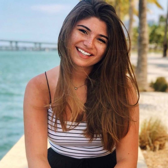 Profile Picture of Lydia Dehler (@vividlyinspired) on Poshmark