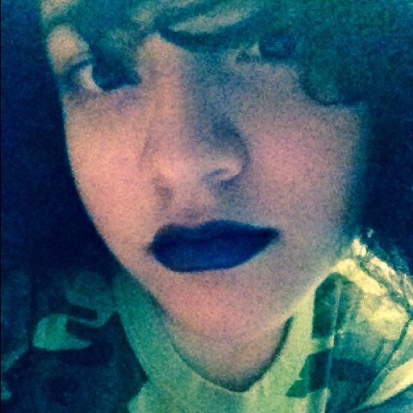 Profile Picture of Amanda Barriera (@amore125) on Poshmark