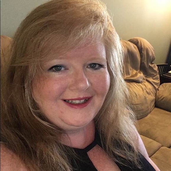 Profile Picture of Lori Franklin (@twt993) on Poshmark