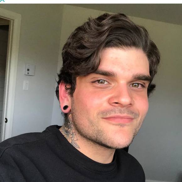Profile Picture of Martin Nadeau (@nadeaumar) on Poshmark