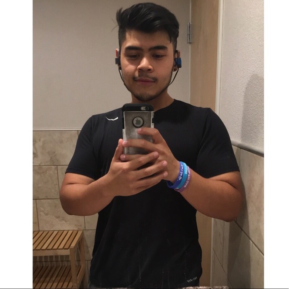 Profile Picture of Joshua Orellana (@joshorellana) on Poshmark