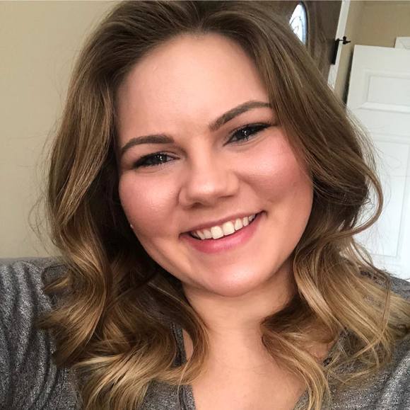 Profile Picture of Caitlin Weeder (@caitlinweeder) on Poshmark