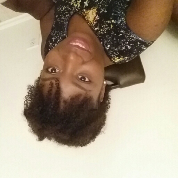 Profile Picture of Alexia Walters (@alexiaw12) on Poshmark