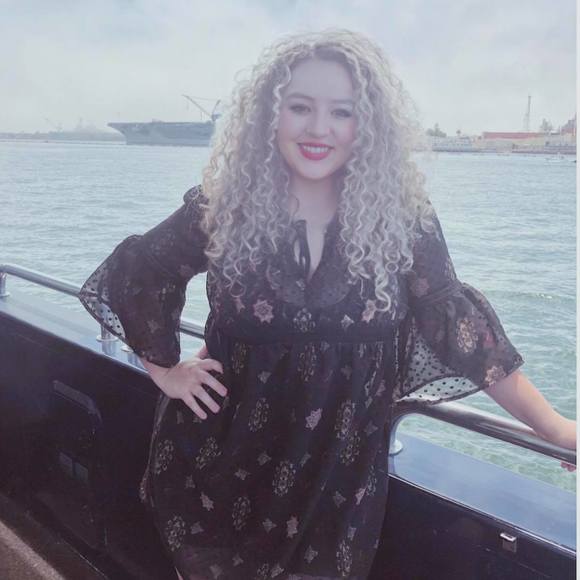 Profile Picture of Linnea Abey (@linnuclear) on Poshmark