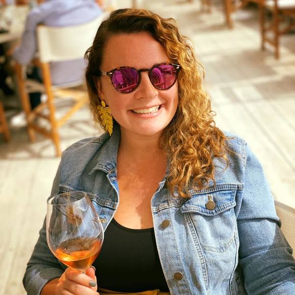 Profile Picture of Anne Minor (@amminor88) on Poshmark