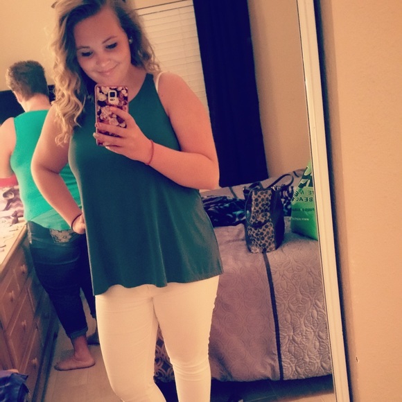 Profile Picture of Kylea Horling (@kylearae) on Poshmark