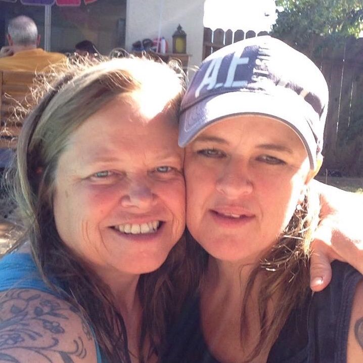 Profile Picture of Steph & Lisa (@lisaandsteph) on Tiktok