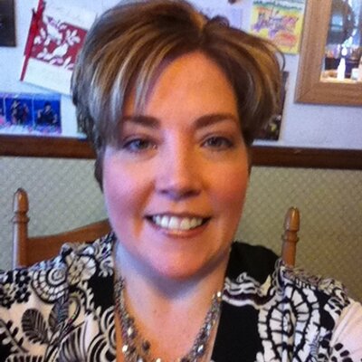 Profile Picture of Jennifer Costello (@Costellocandles) on Twitter