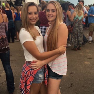 Profile Picture of Loren Larson (@Loren_Liz00) on Twitter