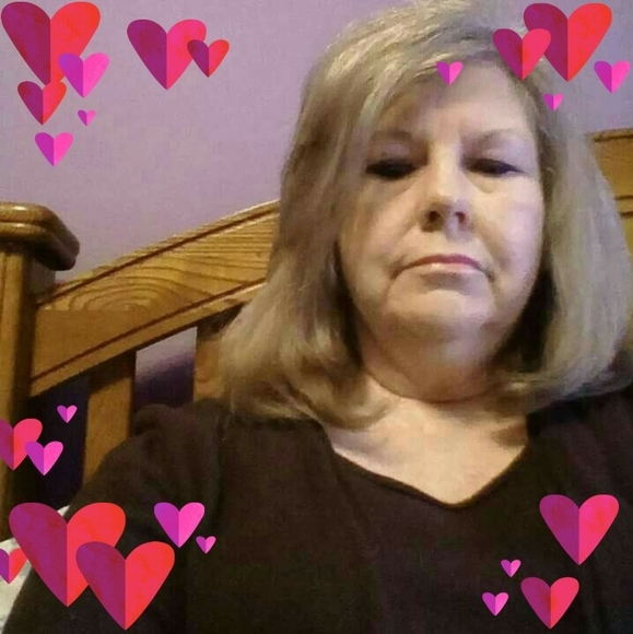 Profile Picture of Sharon Gulnac (@sharongulnac) on Poshmark