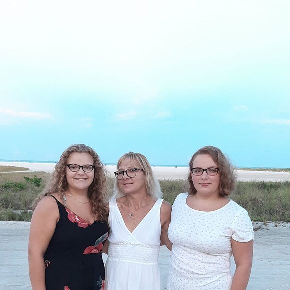 Profile Picture of Traci James (@tracijames68) on Poshmark