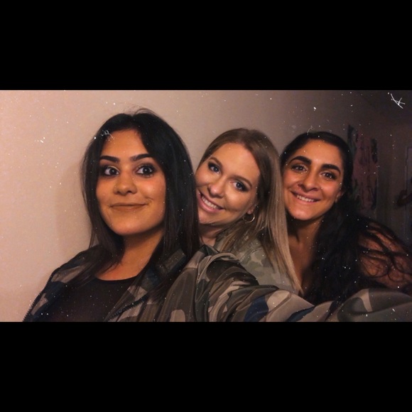 Profile Picture of Alexia Silverman (@alexiasilverman) on Poshmark