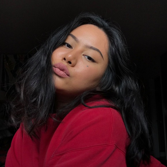 Profile Picture of Bea Consuegra (@beaconsuegra) on Poshmark