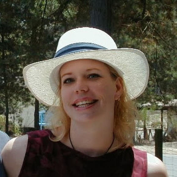 Profile Picture of Denise Heirendt (@kenikeheirendt) on Poshmark