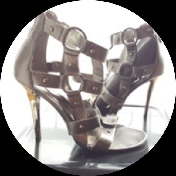 Profile Picture of Christina Bacopoulos (@grooveormove) on Poshmark