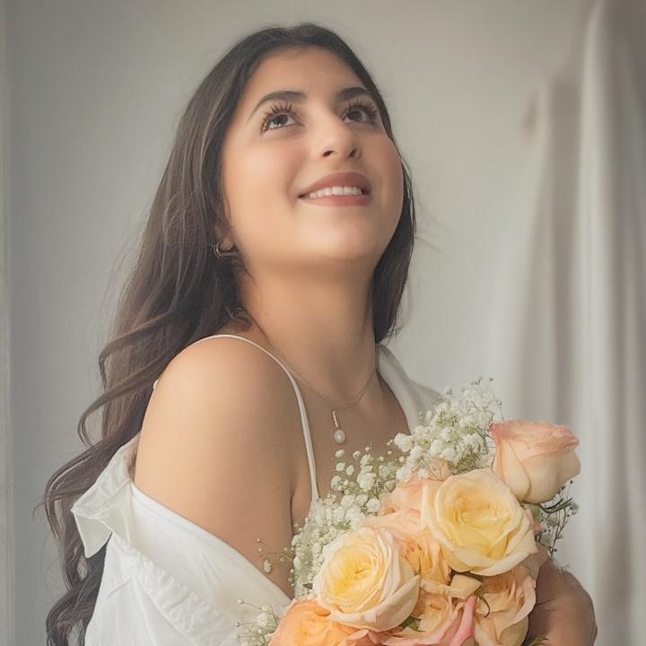 Profile Picture of   Laura López Live on TikTok (@lacosta04) on Tiktok