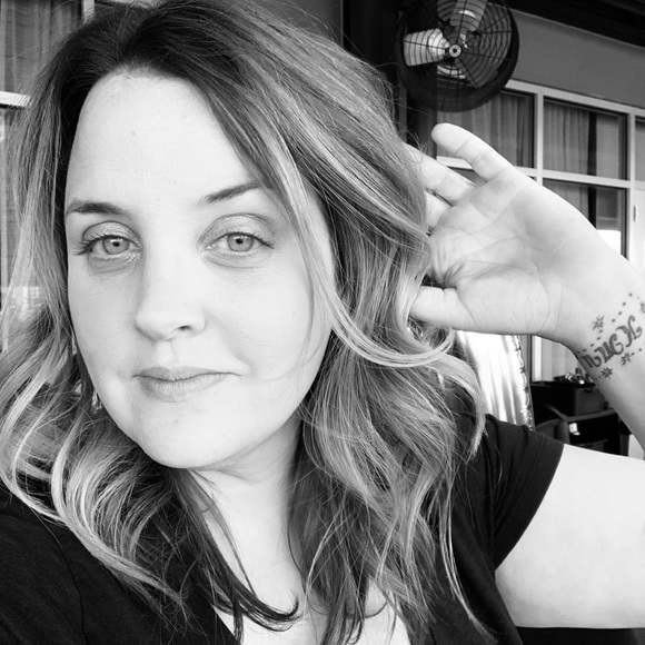 Profile Picture of Lindsey Uhrich (@snakeloubies) on Poshmark