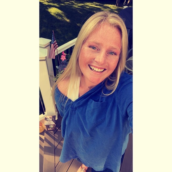 Caitlin Dyckes - Poshmark Profile Picture of Caitlin Dyckes (@caitlindyckes) on Poshmark
