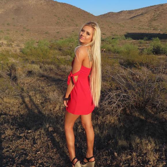 Profile Picture of Brooke Werbelo (@dunegirl) on Poshmark