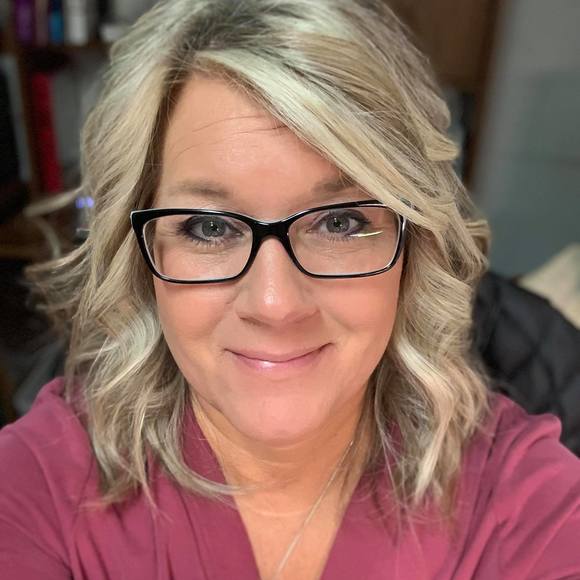 Profile Picture of Lisa Clay-shields (@lbshields1710) on Poshmark