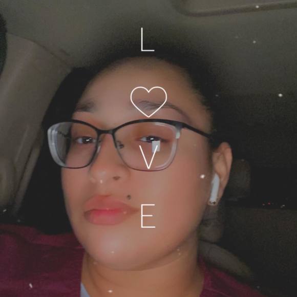 Profile Picture of Raquel Zubiate (@quel2009) on Poshmark