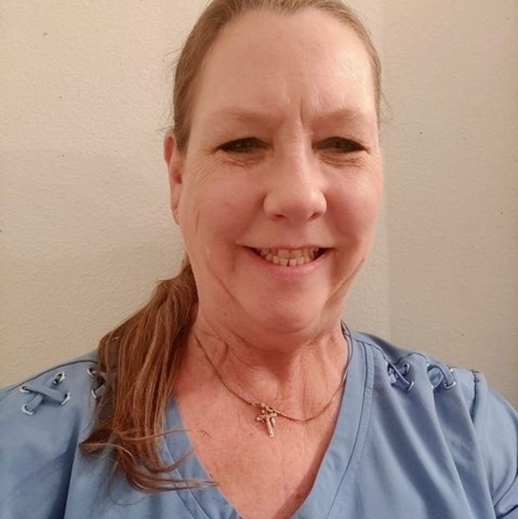 Profile Picture of Tyna Schneider (@tynaschneider) on Poshmark