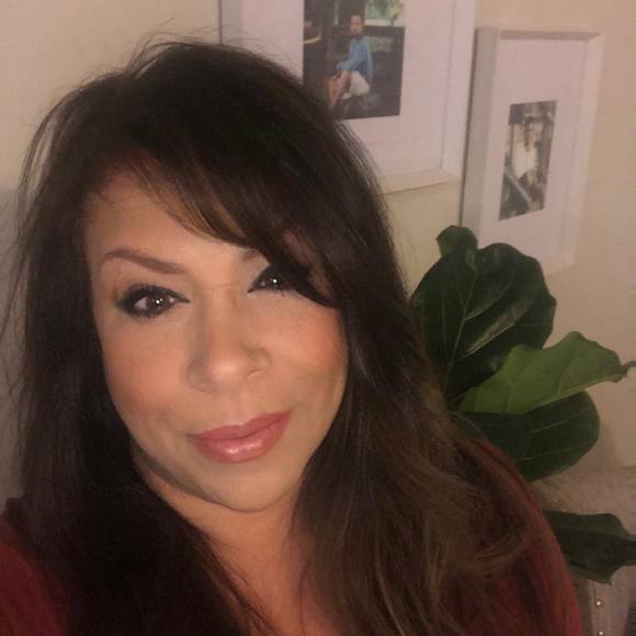 Profile Picture of Ileana Hernandez-oswald (@ms_ileana) on Poshmark