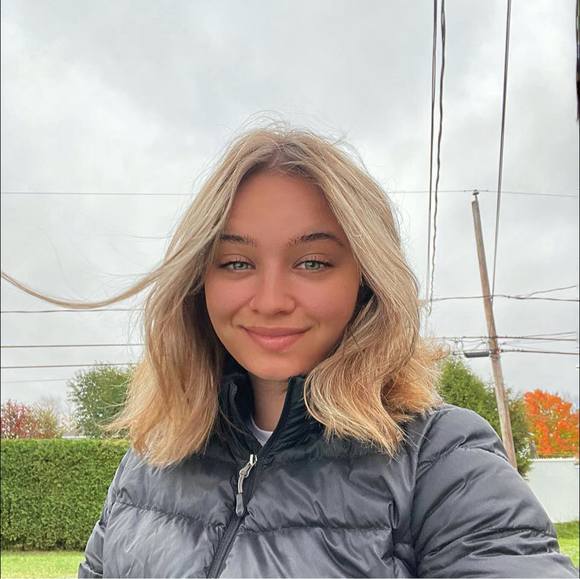 Profile Picture of Rebecka Taillefer (@rebtaillefer16) on Poshmark