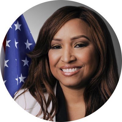 Profile Picture of Lynne Patton (HUD) (@LynnePattonHUD) on Twitter