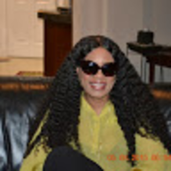 Profile Picture of Sharon Singleton (@singleton1613) on Poshmark