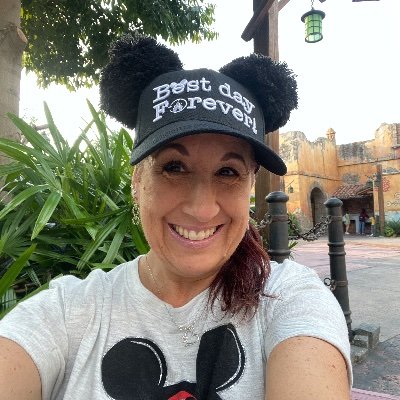 Profile Picture of Kelly Etheridge (@Sweebee3767) on Twitter