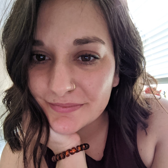 Profile Picture of Kim Claxton (@kim_claxton) on Poshmark