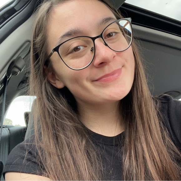 Profile Picture of Alyssa Santilli (@alyssasantilli) on Poshmark