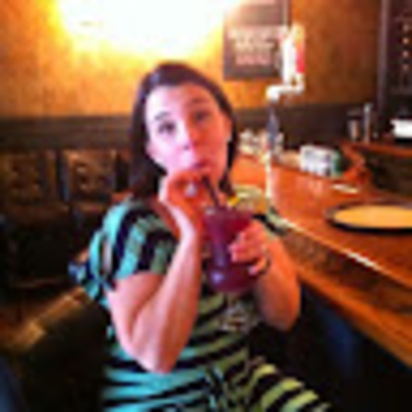 Profile Picture of Sarah Manthorne (@manthorne) on Poshmark