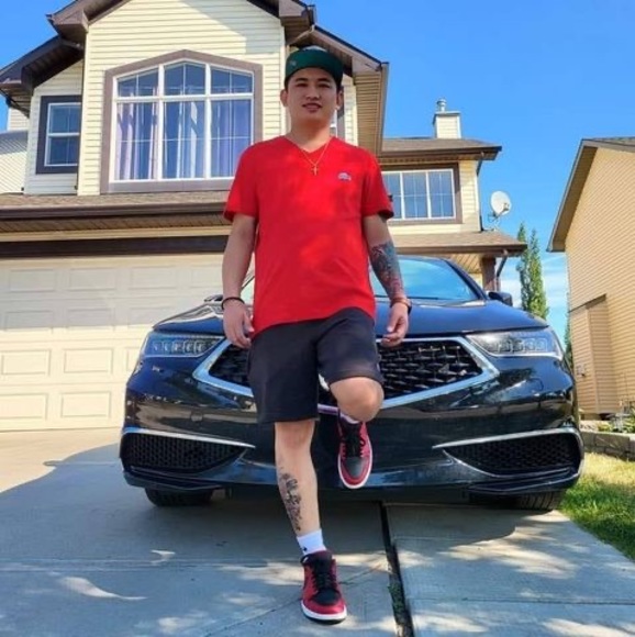 Profile Picture of Dustin Agdeppa (@dustinagdeppa) on Poshmark