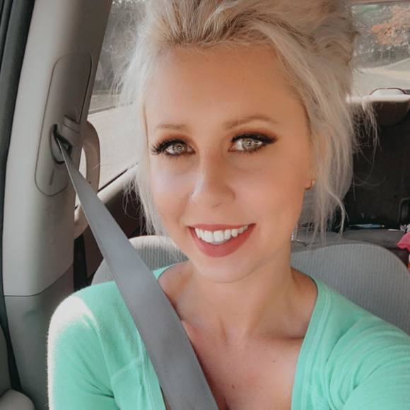 Profile Picture of Amanda Albert hopper (@ahop4881) on Poshmark