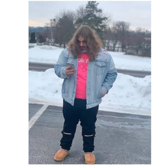 Profile Picture of Jacintø Valentin (@uyfbk) on Poshmark