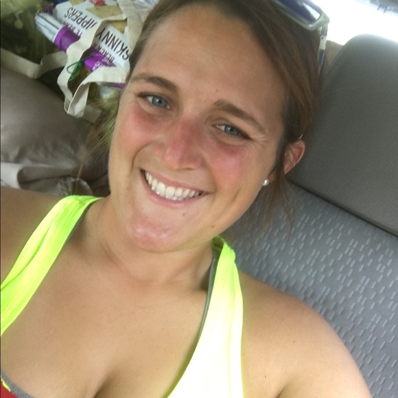 Profile Picture of Heather Sehon (@hehawn) on Poshmark