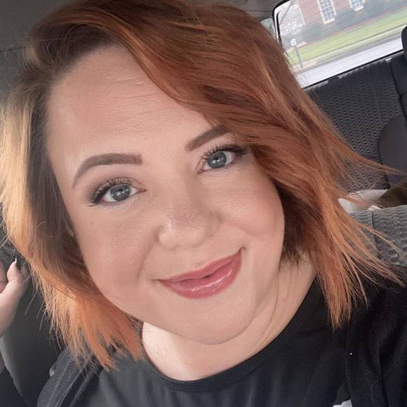 Profile Picture of Melanie Zebron (@mellabella120) on Poshmark