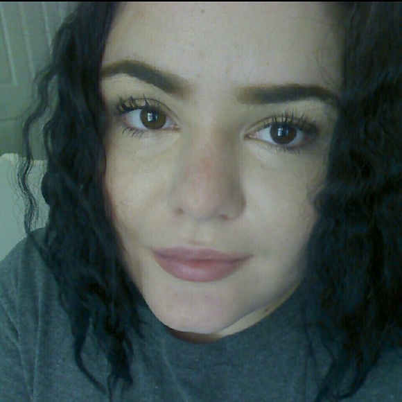 Profile Picture of Lily Eichenbaum (@lilthanqqq) on Poshmark