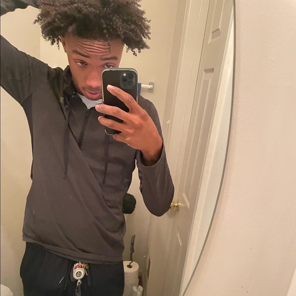 Profile Picture of Nijiere Brogden (@nijierebrogden) on Poshmark