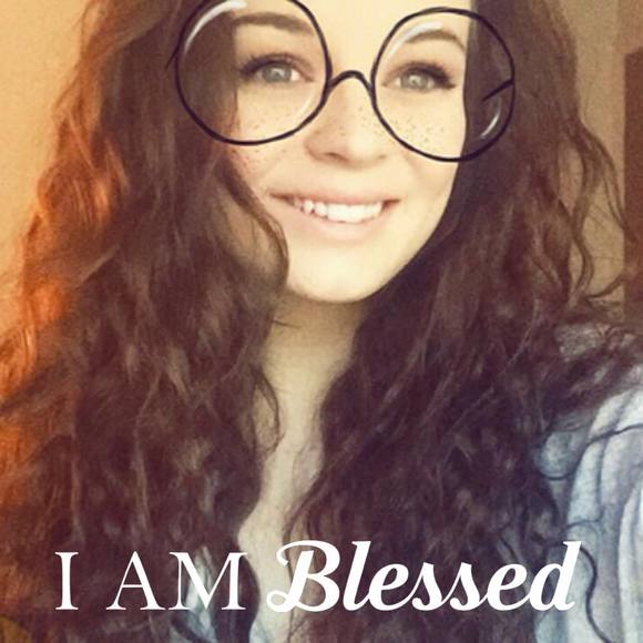 Profile Picture of Vanessa Irvine (@vanessairvine) on Poshmark