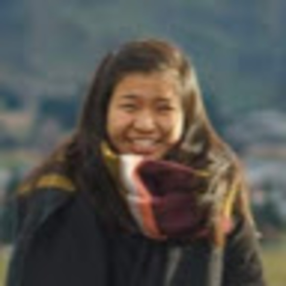 Profile Picture of Leanne Cheong (@leannecheong) on Poshmark