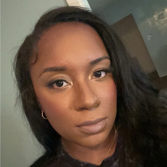 Profile Picture of Alisha Moore (@lishamoe25) on Poshmark