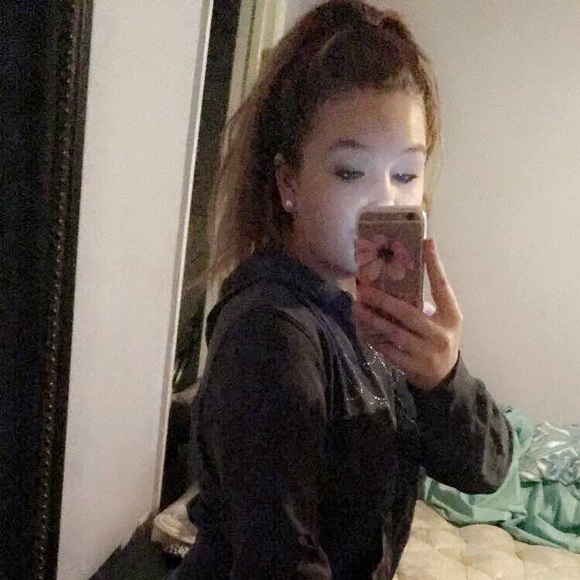 Profile Picture of Jade Fields (@jadefields) on Poshmark